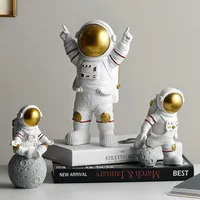 Statuia decorativă a astronautului