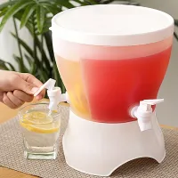 Resistant beverage dispenser with a capacity of 1.3 galon - ideal for parties and celebrations