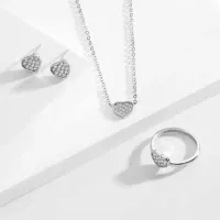 Jednoduchý bílý set šperků ve tvaru srdce pro ženy - Náušnice, náhrdelník, náramek a prsten