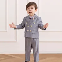 Egy keresztény fiú öltözéke