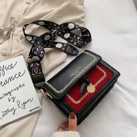 Women's elegant purse with fashionable sports strap Vignetta