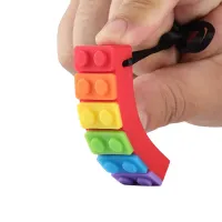 Silikonowe ukąszenie dziecka w postaci kolorowego naszyjnika