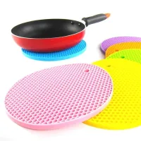 Handy silicone pad to prevent heat from destroying the surface - various colours Massimo