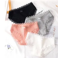 Cotton comfortable panties with lace and mini bow