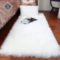 Piękne futrzane dywany dekoracyjne