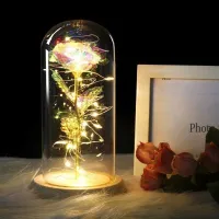 Róże LED w szklanym wazonie