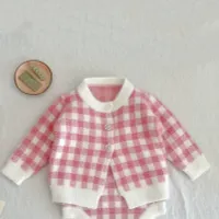 Děvčátko kostkovaný svetr a overal pro novorozence a batolata na podzim/zimu