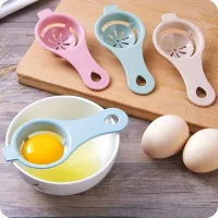 Easy-to-use plastic egg separator - a sieve to separate yolk and white for baking and cooking