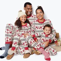 Pijama veselă de Crăciun pentru familia Trucco