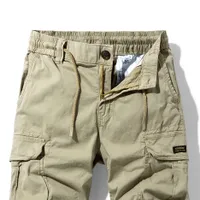 Practical cargo shorts made of cotton with elastic waist and pockets - ideal for summer activities and leisure