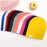 Jarní barevná čepice pro holky a kluky.