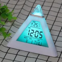 Digitálny budík s dátumom a teplotou - Pyramída meniace farby