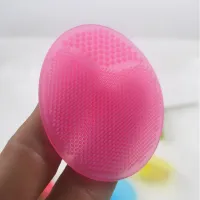 Silicone sponge for cleaning the skin