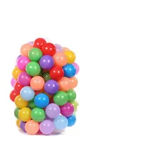Kolorowe plastikowe piłki bilardowe