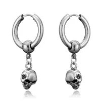 Boucles d'oreilles en forme de cercle avec têtes de mort