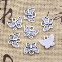 50 ks přívěsků s roztomilým motýlem (11x13 mm) - starobylá stříbrná barva